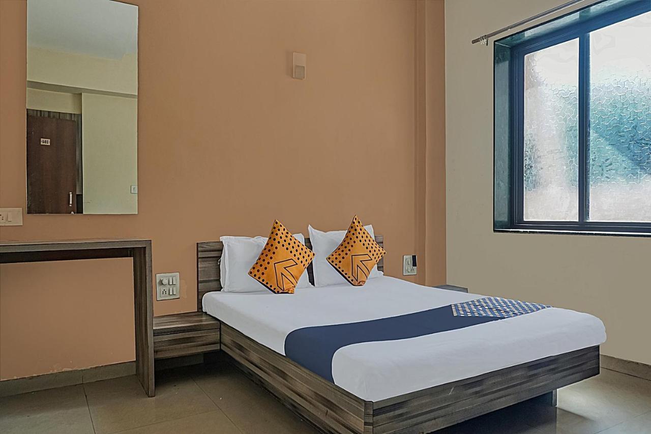 SPOT ON 75444 Hotel Kinara Lodging&Boarding Mangvadi Exterior foto