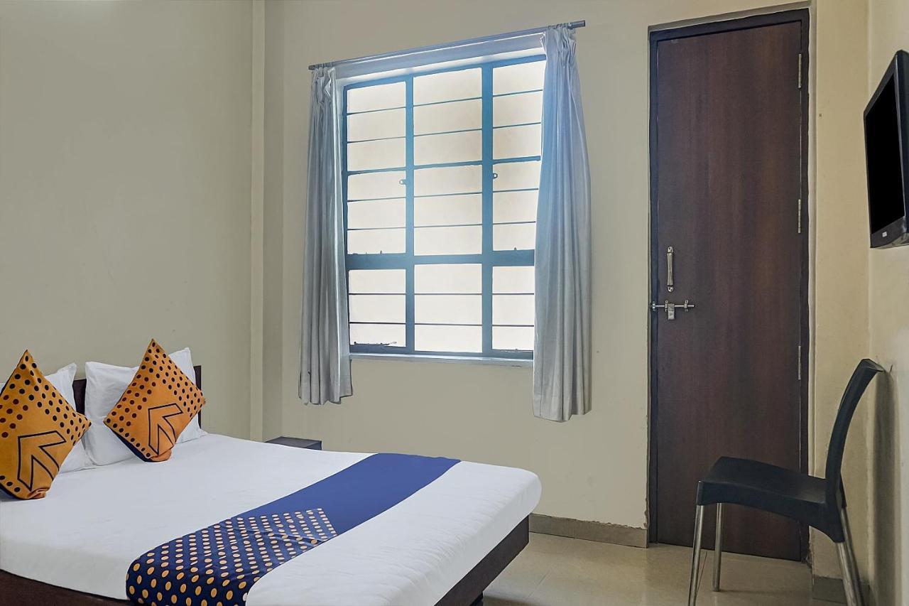 SPOT ON 75444 Hotel Kinara Lodging&Boarding Mangvadi Exterior foto