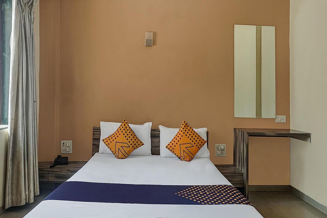 SPOT ON 75444 Hotel Kinara Lodging&Boarding Mangvadi Exterior foto
